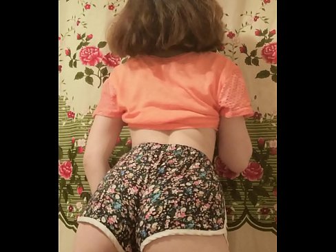 ❤️ Gadis muda seksi menanggalkan celana pendeknya di depan kamera ️  Sex pada kami ❤