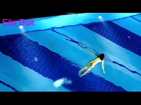 ❤️ Saya tidak bisa berhenti menonton, pirang muda tertangkap basah berenang di kolam resor ELLA BOLT ️  Sex pada kami ❤