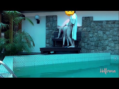 ❤️ Bos mengundang pelayan ke kolam renang, tetapi tidak bisa menahan panas ️  Sex pada kami ❤